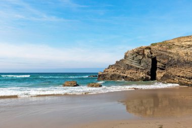 İspanya 'da Biscay Körfezi' ndeki plaj katedralleri.