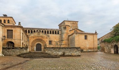 Santillana del Mar 'ın ortaçağ sokakları, İspanya