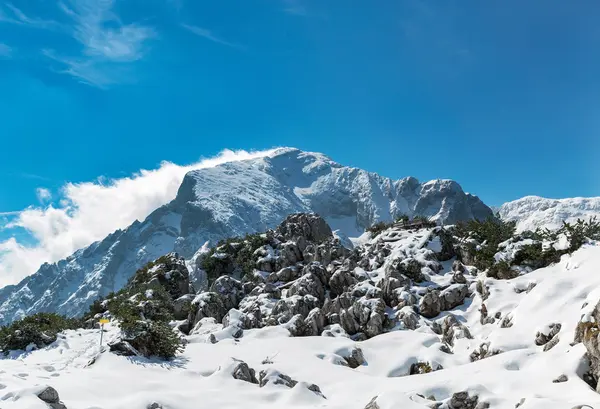 Paisagem com montanhas — Fotografia de Stock