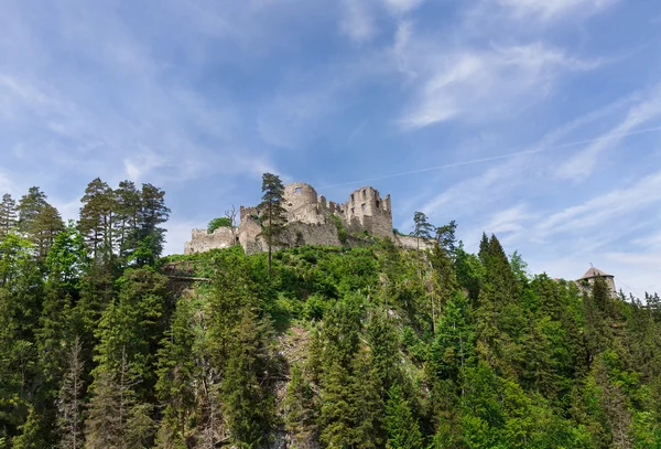 Pont suspendu et château — Photo