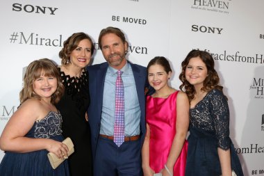 Abigail Beam, Christy ışın, Kevin eni, Anabel ışın, Adelynn ışın