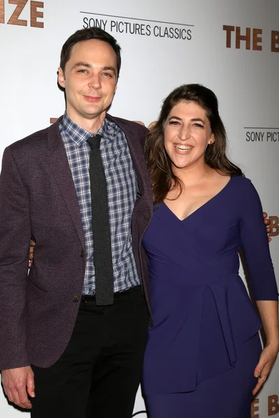 Jim Parsons, Mayim Bialik — Foto de Stock