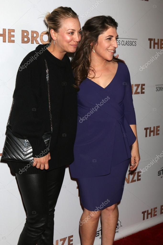 Kaley Cuoco, Mayim Bialik Stock Editorial Photo © s_bukley 102827112
