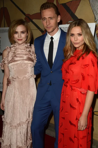 Maddie Hasson, Tom Hiddleston, Elizabeth Olsen — Foto de Stock