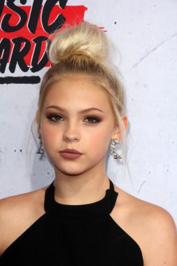 Jordyn Jones - dansçı, şarkıcı, aktris