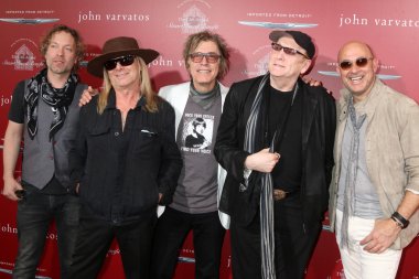 Robin Zander, Tom Petersson, Rick Nielsen, Daxx Nielsen, John Varvatos