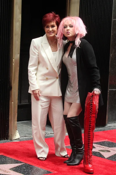 Sharon Osbourne, Cyndi Lauper — Stock Photo, Image