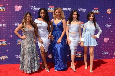 Beşinci uyum - beş parçalı kız grubu