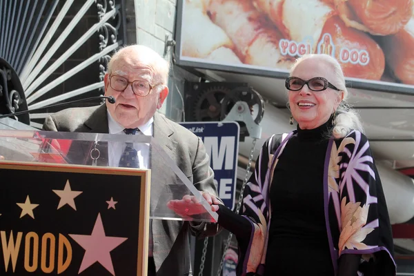 Ed Asner, Barbara Bain — Stock Photo, Image