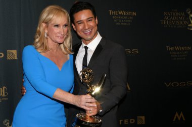 Lisa Gregorisch-Dempsey, Mario Lopez