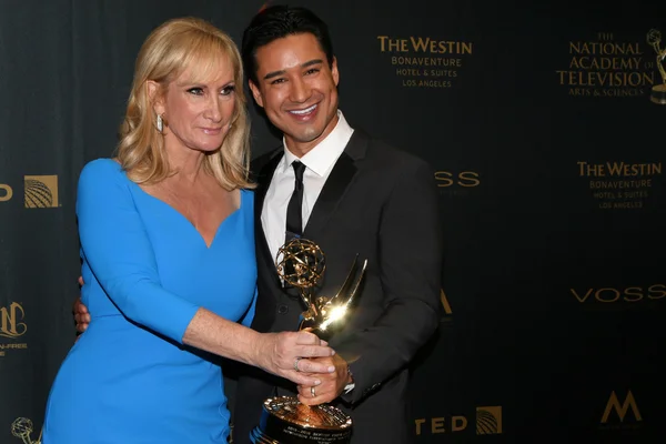 Lisa Gregorisch-Dempsey, Mario Lopez — Zdjęcie stockowe