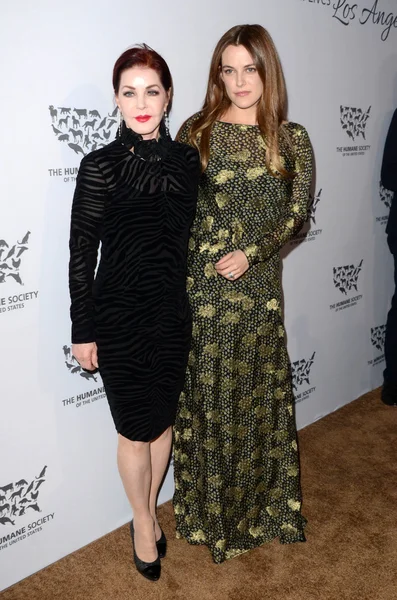 Priscilla Presley, Riley Keough — Foto de Stock