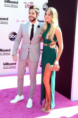 Thomas rhett, lauren gregory akin