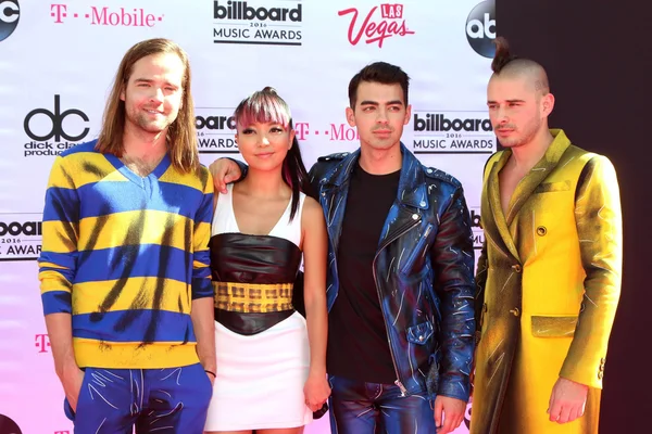 DNCE - pop-Rock-band — Stockfoto