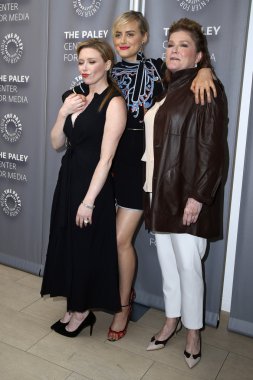Natasha Lyonne, Taylor Schilling, Kate Mulgrew