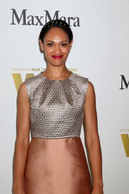 Aktris Cynthia Addai-Robinson