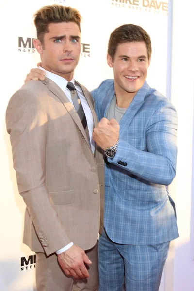 Zac Efron, Adam Devine — Fotografia de Stock