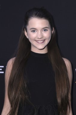 Chloe Doğu - oyuncu