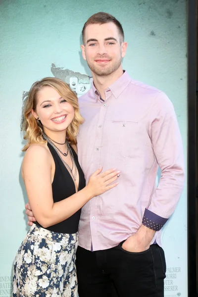 Sammi Hanratty, Lucas Watson — Stock Photo, Image