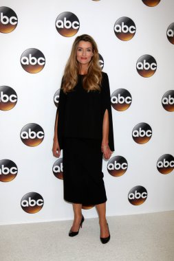 Natascha Mcelhone - oyuncu