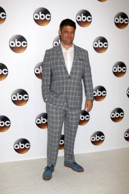 Jay R Ferguson - aktör