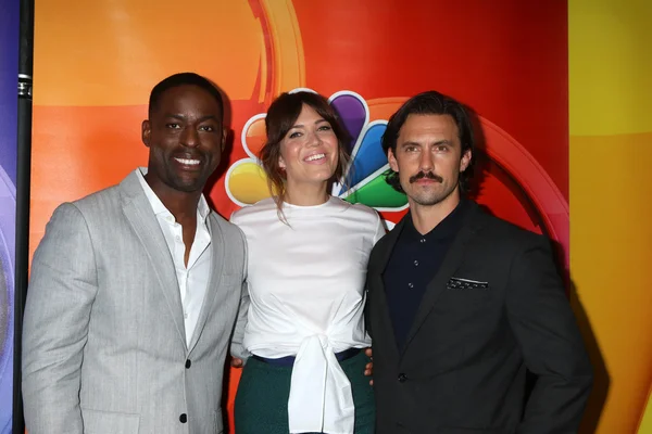 Sterling K. Brown, Mandy Moore, Milo Ventimiglia — Zdjęcie stockowe