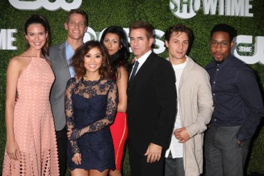 Odette Annable, Ward Horton, Brenda Song, Reshma Shetty, Dermot Mulroney, Ağustos Pine, Aaron Jennings