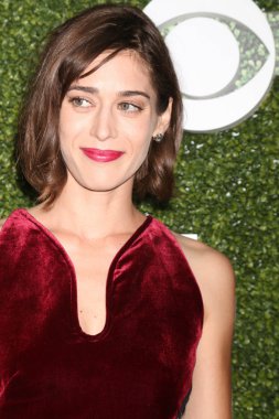 Lizzy Caplan - oyuncu
