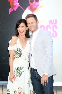 Perrey Reeves, Aaron Fox
