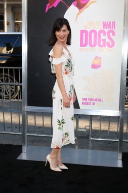 Perrey Reeves - oyuncu