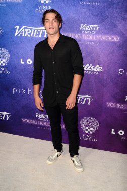 Dylan Sprayberry - aktör