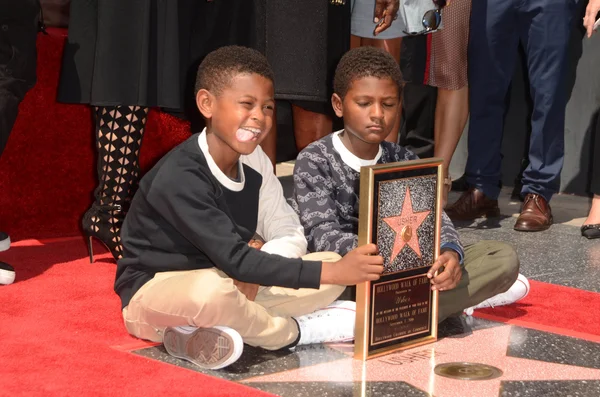 Usher's Children at the Usher Star on the Hollywood Walk of Fame — Stock Photo, Image