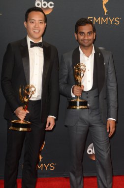 Aziz Ansari ile alan Yang