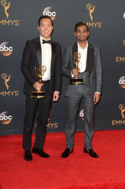 Aziz Ansari ile alan Yang