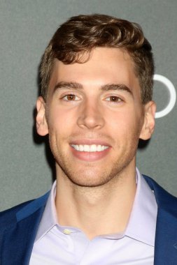 aktör Jordan Gavaris