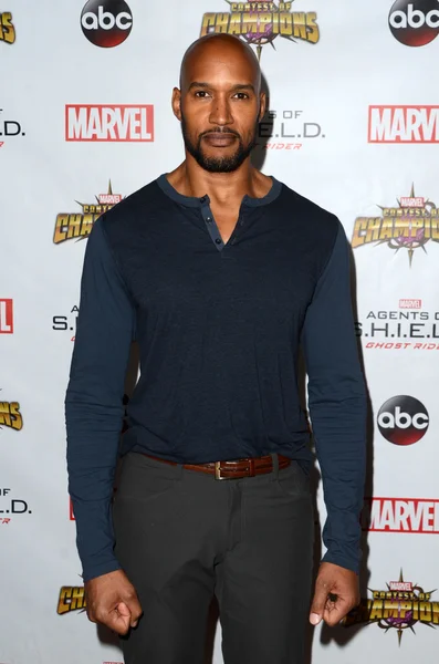 aktör Henry Simmons