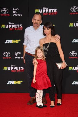 Constance Zimmer ve Russ Lamoureux