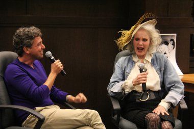 Eddie shapiro ve julie newmar