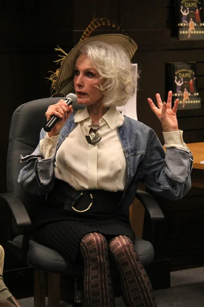 Julie Newmar — Stock fotografie