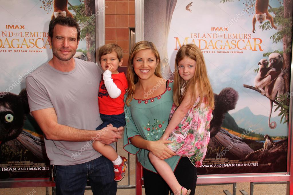Scott Foley and family – Stock Editorial Photo © s_bukley #52046019