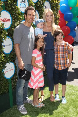 Mark-paul gosselaar ve ailesi