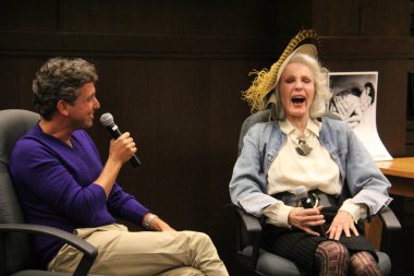 Eddie shapiro ve julie newmar