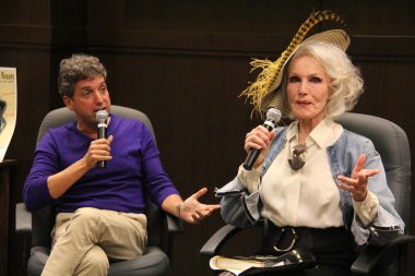 Eddie shapiro ve julie newmar