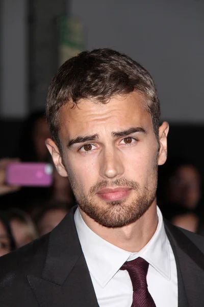 Theo James — Foto Stock