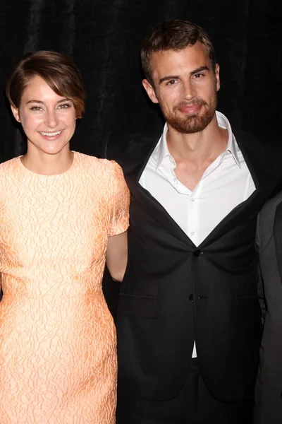 Shailene Woodley, Theo James — Stock Photo, Image