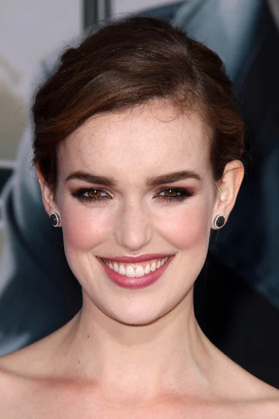 Elizabeth Henstridge — Stock Photo, Image