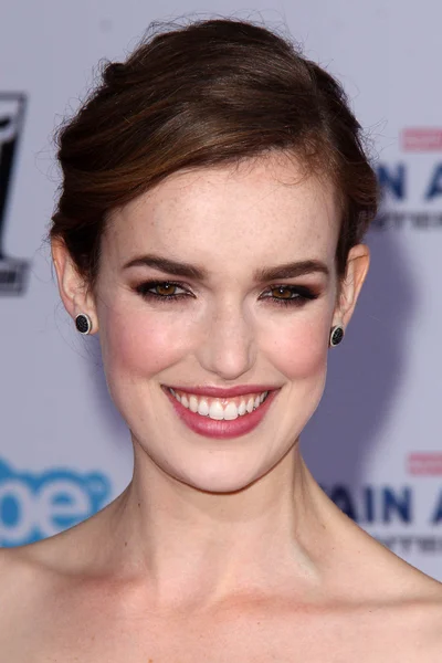 Elizabeth Henstridge — Foto Stock