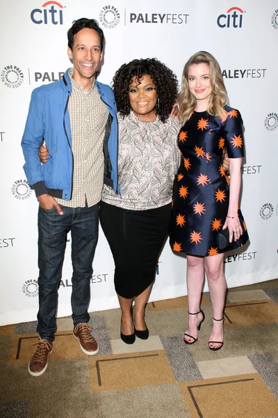 Danny Pudi, Yvette Nicole Brown y Gillian Jacobs — Foto de Stock