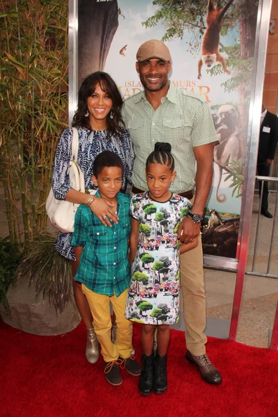 Nicole Ari Parker, Boris Kodjoe and children — Stock Photo, Image