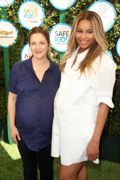 Drew Barrymore ve ciara — Stok fotoğraf